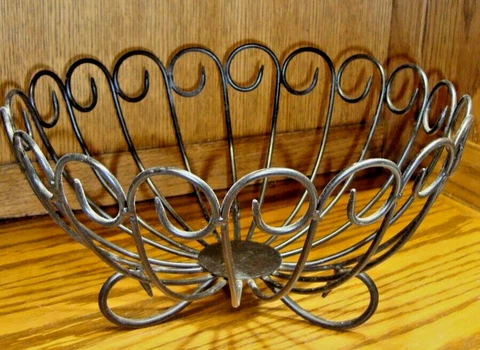 Vtg Black Ornate SCROLLED WROUGHT IRON BASKET Center-Piece Fruit Veg Display 809 Cover