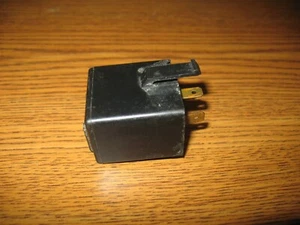 XL600R 1987 intermitente intermitente relé honda xl 600 38301-kg0-004 - Imagen 1 de 2