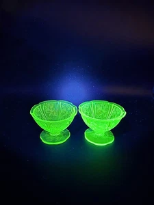 Cherry Blossom Champage/Tall Sherbets Set of 2 Glowing Green Jeannette Glass - Picture 1 of 15