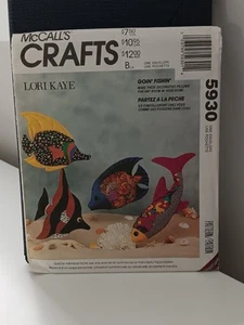 🐠 McCALL'S CRAFTS 5930 - "GOIN FISHIN" TROPICAL DECOR PILLOWS 4 SIZES - Picture 1 of 2