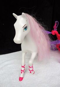 Barbie Prinzessin - Barbie - Kutsche mit Sound  und weißes Pferd