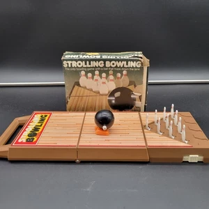 Tomy Passeggiata Bowling Gioco da Tavolo con Set Palline Funzionante Vintage 1979 - Foto 1 di 9
