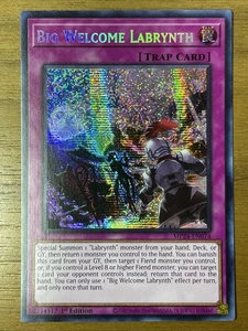 Yu-Gi-Oh - Big Welcome Labrynth - MP23-DE074 - Prismatic Secret Rare - Bild 1 von 2