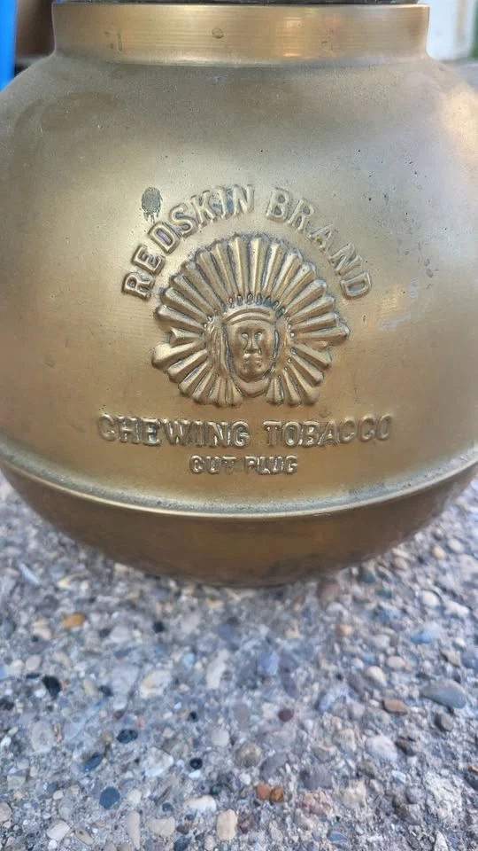 Tapón de corte de tabaco para masticar marca Redskin de colección cobre latón escupitajo hombre cueva Foto 1 de 1