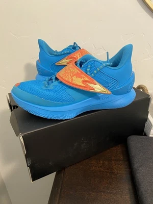 Curry Fox 1 Happy Fox Day size 7Y- With Original Box. - Image 1 of 4