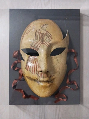 Autêntica Máscara Veneziana de Papel Machê Artesanal Coraline Commedia dell Arte Assinada - Imagem 1 de 4