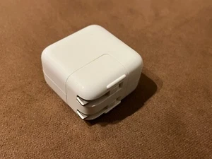 Apple 10W USB Universal Wall Charger Adapter - detachable, foldable prongs - Picture 1 of 4