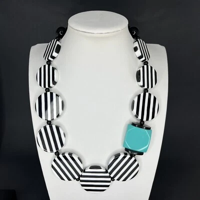 Collar Acrílico Lucite Rayas Negro Blanco Turquesa Declaración Post Moderno Foto 1 de 4