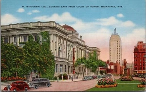 Postcard 1940 Wisconsin Ave. Milwaukee WIS. Old Cars #D9 - Picture 1 of 2