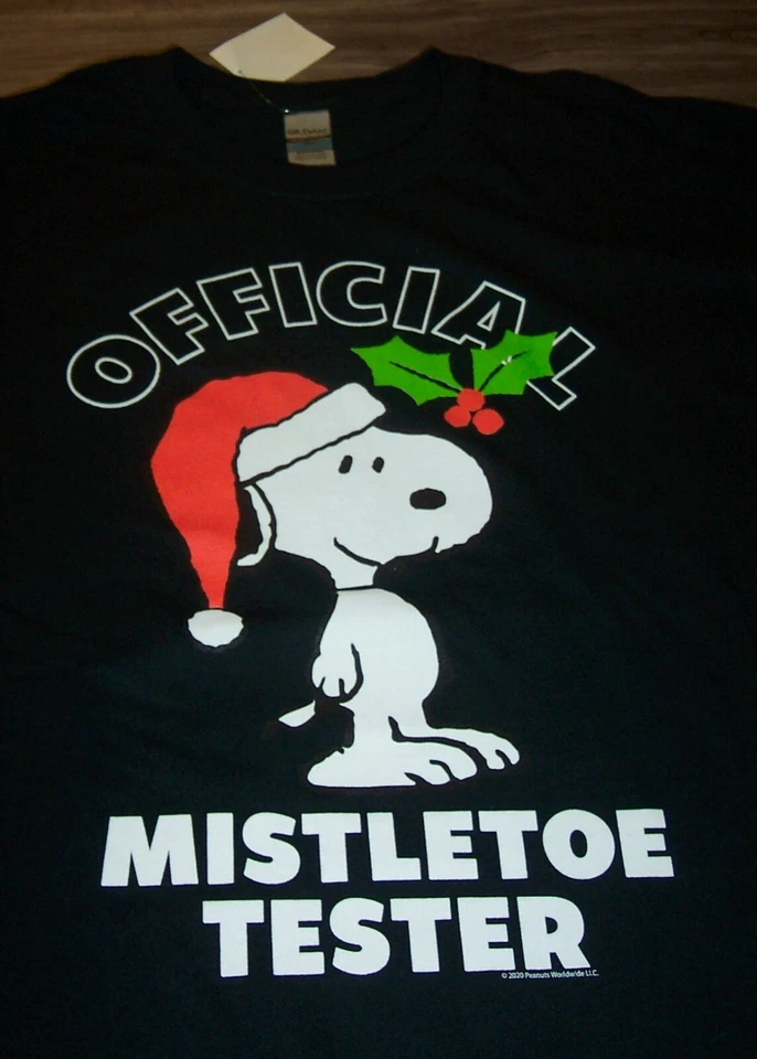 Peanuts Snoopy Mistletoe Tester Christmas T-shirt Black Mens Size L Gildan
