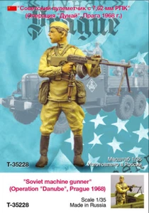 Tank Model 35228 1/35 Soviet Machine Gunner, Prague 1968, Operation "Danube" - Picture 1 of 1
