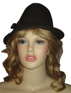 Lindo sombrero de invierno 100 % lana color vino para mujer NUEVO, sin etiquetas - Imagen 1 de 4