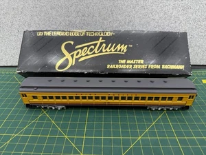 Bachmann Spectrum 89025 Union Pacific #1128 Coach HO Scale Passenger Car - Picture 1 of 11