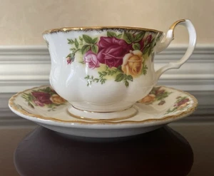 NOS Royal Albert Bone China- Old Country Roses- Large Breakfast Cup & Saucer Set - Picture 1 of 11