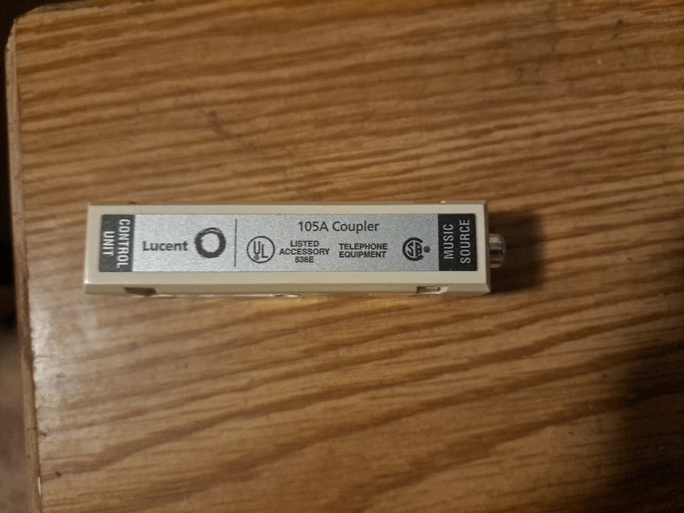 Acoplador de música en espera Lucent Technologies modelo 105A  Foto 1 de 4