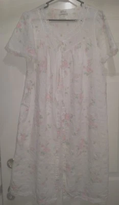 Character Womens Nightgown Robe Set Size S Small White Pink Green Floral - Image 1 of 4