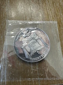 AMERICAN BICENTENNIAL 1776-1976 LIBERTY BELL COIN VF - Picture 1 of 2