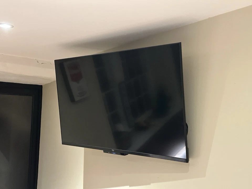 Amazon Fire TV Omni QLED Series - Image 1 of 3