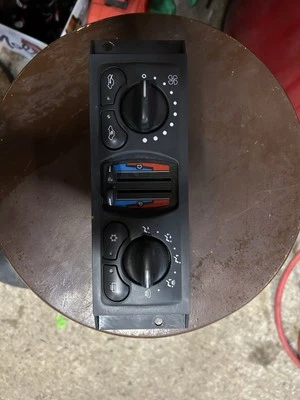CONTROL DE CLIMA CHEVROLET IMPALA MONTE CARLO 2004 2005 15217881 OEM Foto 1 de 2