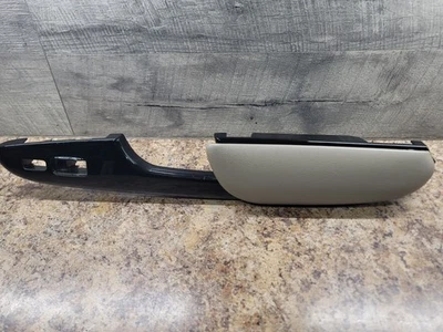 Cubo de almacenamiento reposabrazos panel puerta delantera derecha Toyota Sienna 04 - 10 pasajeros beige Foto 1 de 4