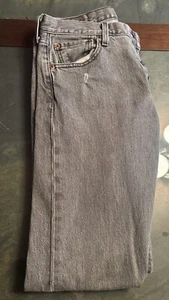 Levis 501 Jeans Mens 30 X 32 Grey Button Fly Straight Distressed Denim Med Wash - Picture 1 of 15