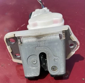 2007-2012 Suzuki SX4 Rear Trunk Hatch Gate Latch Lock Actuator OEM 09 Hatchback - Picture 1 of 9