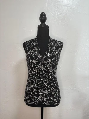 Blusa floral sin mangas White House Black Market talla XS  Foto 1 de 4