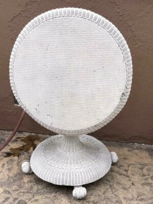 Mesa de mimbre inclinable 28"x29" victoriana antigua borde enrollado patio/terraza acristalada Foto 1 de 4