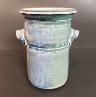 JARRA HECHA A MANO CON 2 ASAS PEQUEÑA AZUL Cerámica Gres JARRA 4 1/2" Alto  Foto 1 de 4