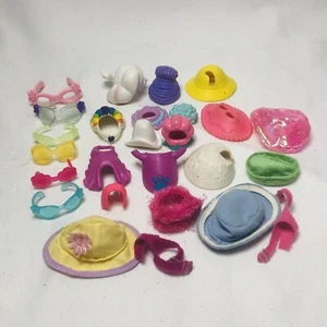 My Littlest Pet Shop Figur Zubehör Konvolut Hasbro Miniaturen LPS Hüte Gläser - Bild 1 von 3