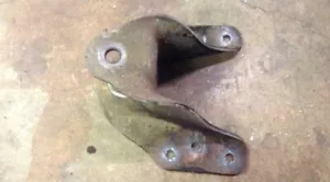 99 00 01 02 03 04 05 06 07 FORD F250 F350 REAR LEAF SPRING FRONT HANGER BRACKET - Picture 1 of 11