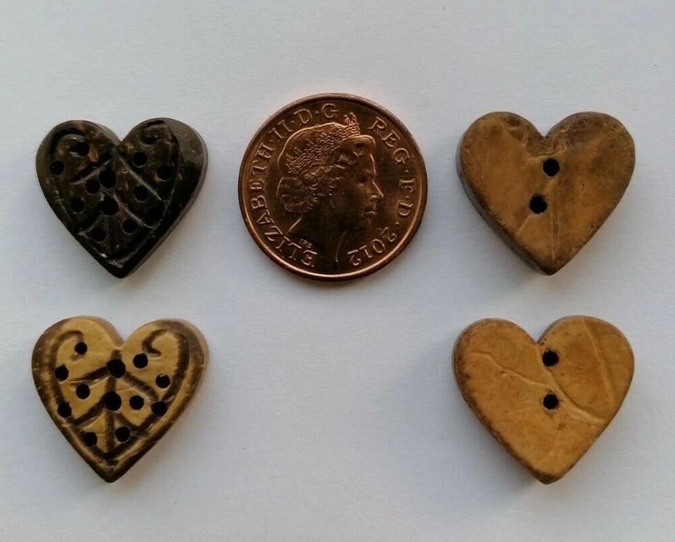 NATURAL & GENUINE COCONUT CRAFTS SEWING CARD MAKING SCRAPBOOKING BUTTONS - BT040 - Image 1 of 1