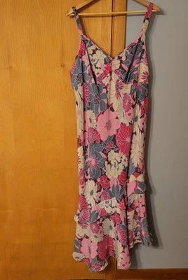 Maxi Vestido Mlle Gabrielle Retro Sin Mangas Rosa Floral En Niveles Midi Talla 24W Foto 1 de 4