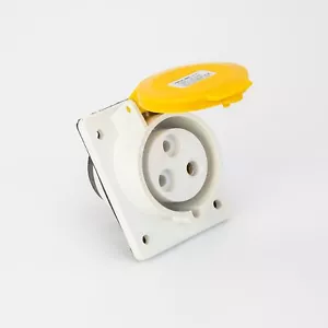 ROLEC 32A 3 PIN PRESA ANGOLARE MONTATA SU PANNELLO 110V IP44 ANTISPRUZZO - Foto 1 di 3