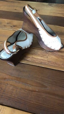 Tacones de madera estilo vintage BCBGirls talla 7 Foto 1 de 4