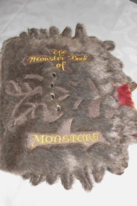 "The Monster-Book of Monsters", Harry Potter, Kissen mit kl. Fehlern - Bild 1 von 9