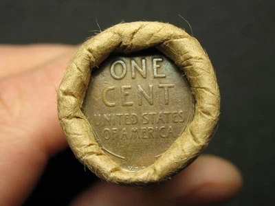 🔥COIN SALE🔥 ONE OLD LINCOLN PENNY ROLL 1909 VDB/1909-P WHEAT CENT END LOT 105L - Image 1 of 2