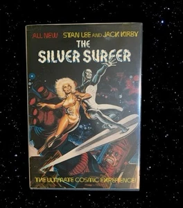 1° Edizione 1978 FIRMATO! JACK KIRBY Marvel The Silver Surfer Ultimate Cosmic... - Foto 1 di 12