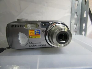 Sony Cybershot DSC-P93 Digital Camera 5.1MP Tested Working Sony Digital Camera - Picture 1 of 4