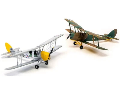 Level 2 Model Kit De Havilland Tiger Moth Aircraft with 2 Scheme Options 1/72 Pl - Image 1 of 4