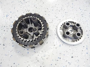 CONJUNTO DE EMBRAGUE DE ENGRANAJE DE MOTOCICLETA SUZUKI 1992-2017 21200-38840 - Imagen 1 de 1