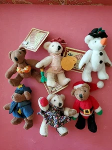 Lot 6 Boyds Russ Berrie Tiny Town Miniature Bears Artist, Teacher, Police, Santa - Imagen 1 de 8