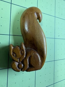 Carved Squirrel Brooch, Vintage, VGC - Picture 1 of 3