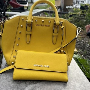 Michael Kors Women’s Yellow Studded Medium Messenger Bag With Matching Wallet - Picture 1 of 9