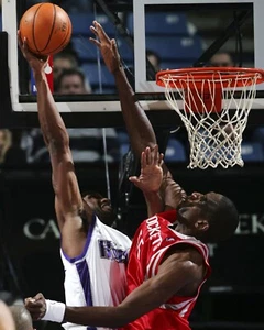 Dikembe Mutombo Blocks Abdur-Rahim Houston Rockets 8x10 NBA Basketball Photo - Picture 1 of 1