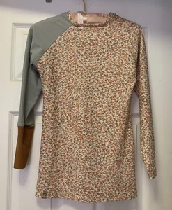 Beautiful Seea Rash Guard New W/out Tags Sz M Pale Orange And Grey $80 MSRP - Picture 1 of 3