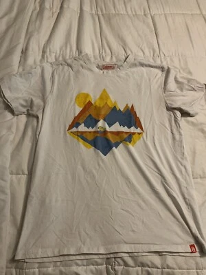 Camiseta Coleman Para Hombre Mediana Camping Linterna Senderismo Aire Libre Born To Roam Jeep Foto 1 de 4