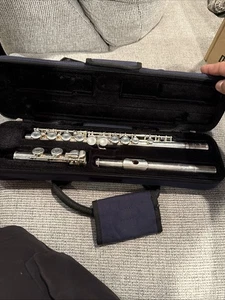 YAMAHA 221 Student Flute Nickel Silver Plated - Hard Shell Case - Picture 1 of 4