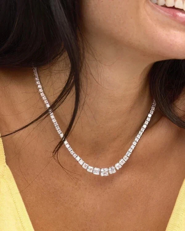 Colar de tênis 28 quilates graduado corte Asscher folheado a ouro branco 14K - Imagem 1 de 3