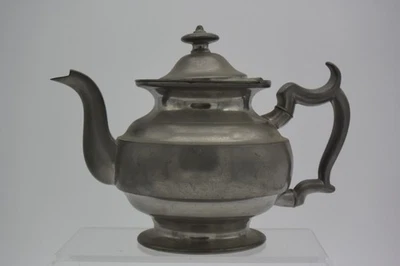 Tetera vintage de peltre Woodbury con tapa, 7" de alto, 9 1/4" de ancho con mango Foto 1 de 4